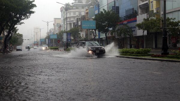 Tuyến đường Nguyễn Văn Linh (TP Đà Nẵng) bị ngập nước do mưa lớn liên tiếp - Sputnik Việt Nam