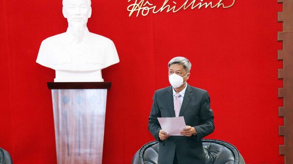 Ông Nguyễn Trường Sơn, Thứ trưởng Bộ Y tế phát biểu tại buổi lễ tiếp nhận số thiết bị, vật tư y tế do Chính phủ Ba Lan tặng Việt Nam - Sputnik Việt Nam