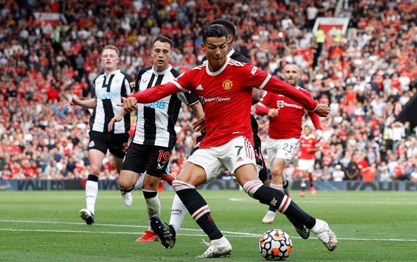 Cầu thủ của Manchester United Cristiano Ronaldo trong trận đấu với Newcastle - Sputnik Việt Nam