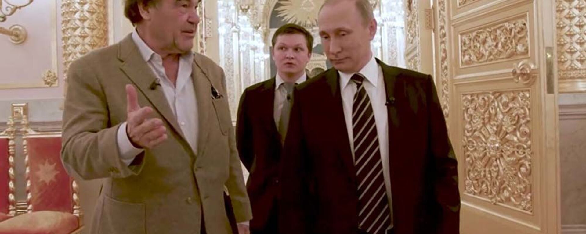 Đạo diễn điện ảnh Mỹ Oliver Stone và Tổng thống Nga Vladimir Putin trong một cuộc phỏng vấn - Sputnik Việt Nam, 1920, 21.11.2023