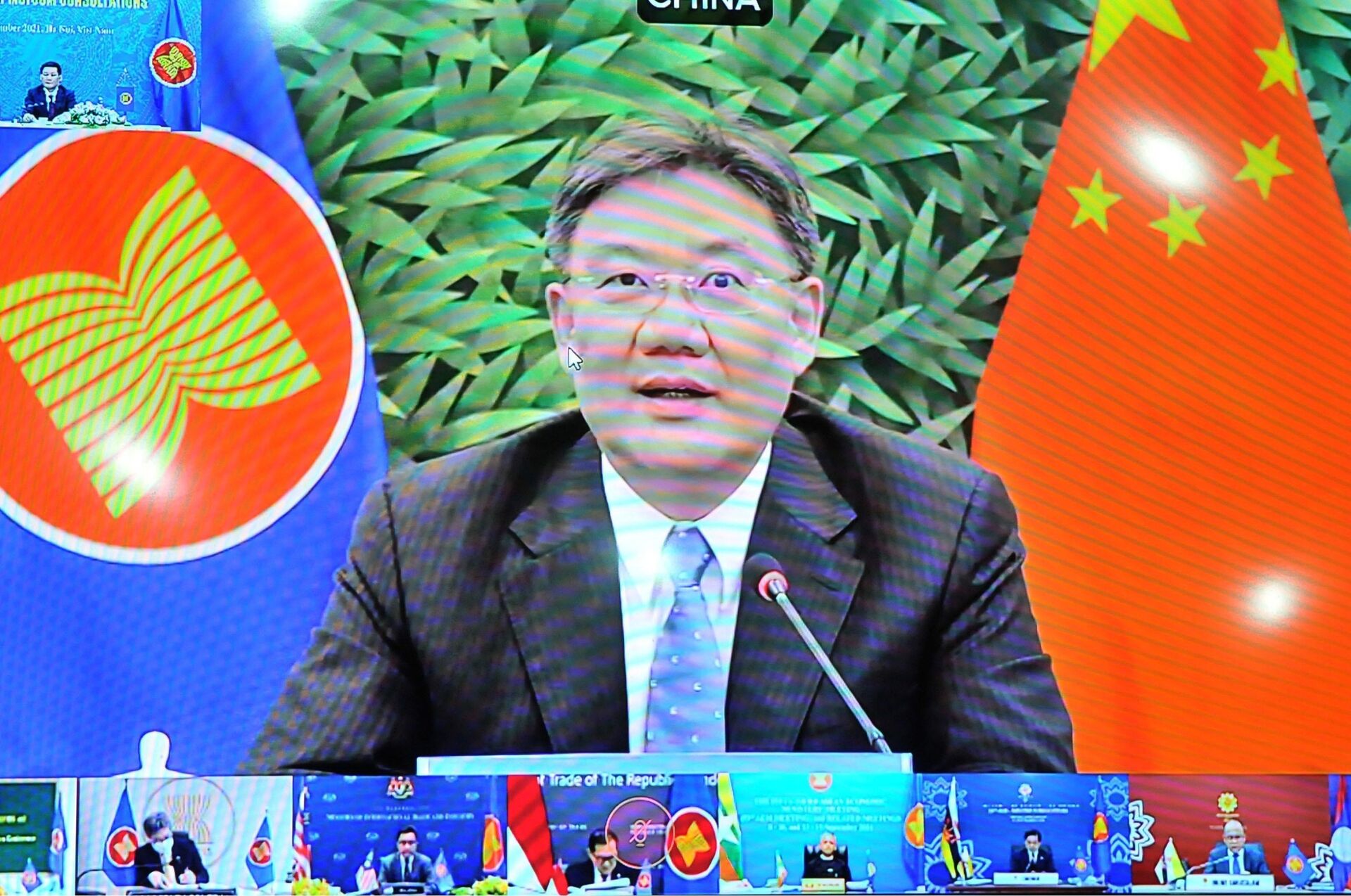 Bộ trưởng Thương mại Trung Quốc Vương Văn Đào phát biểu tại Hội nghị Bộ trưởng Kinh tế ASEAN - Trung Quốc lần thứ 20 tại điểm cầu Bắc Kinh - Sputnik Việt Nam, 1920, 05.10.2021