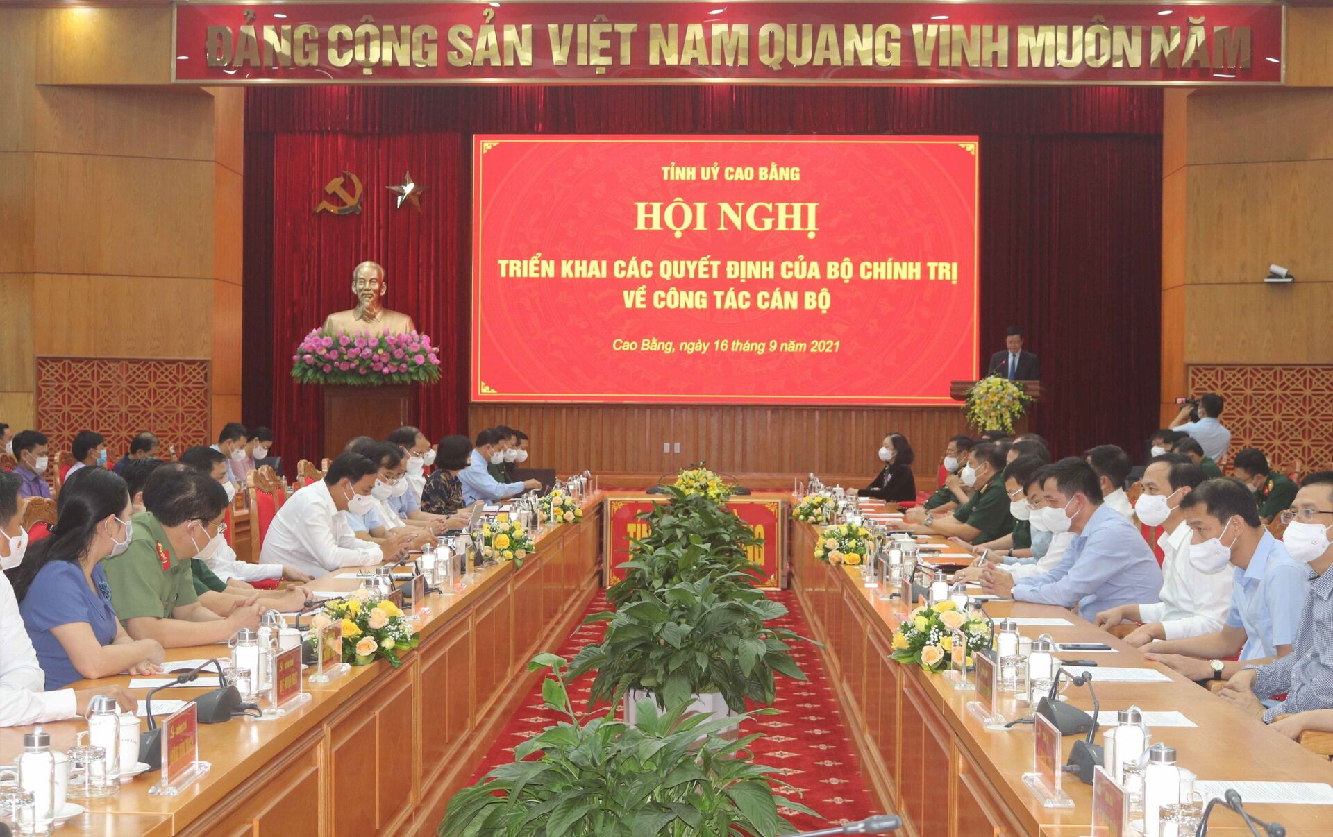 Trong ảnh: Hội nghị công bố Quyết định của Bộ Chính trị về công tác cán bộ - Sputnik Việt Nam, 1920, 05.10.2021