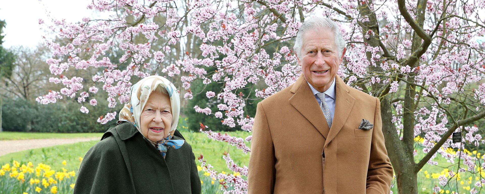 Nữ hoàng Vương quốc Anh Elizabeth II và Thái tử Charles tại Windsor, Anh - Sputnik Việt Nam, 1920, 16.02.2022