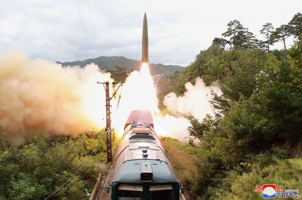 Thử nghiệm bắn tên lửa đặt trên tàu hỏa, Triều Tiên - Sputnik Việt Nam