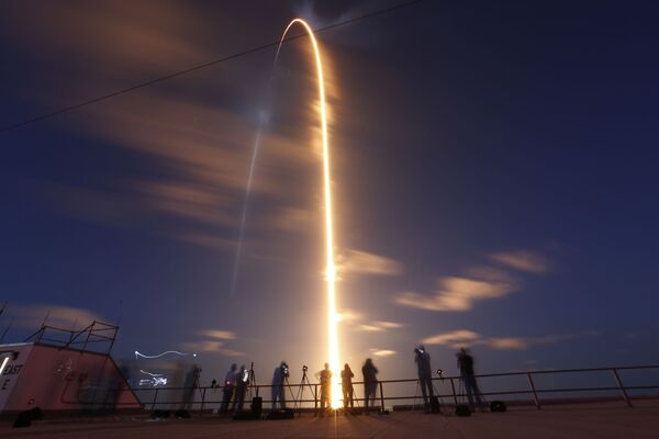 Vụ phóng tên lửa SpaceX Falcon 9 từ Cape Canaveral, Florida  - Sputnik Việt Nam