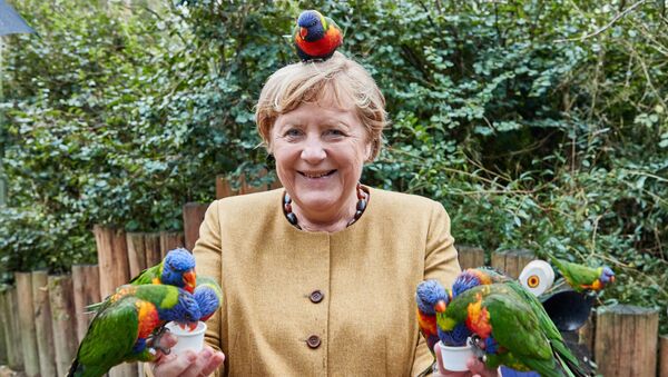 Thủ tướng Đức Angela Merkel trong Vườn chim ở Marlow - Sputnik Việt Nam