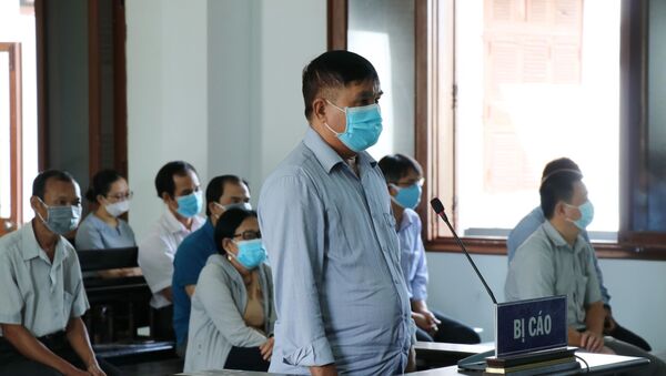 Bị cáo Phạm Văn Dũng, nguyên Phó Giám đốc Sở Nội vụ Phú Yên tại phiên tòa - Sputnik Việt Nam