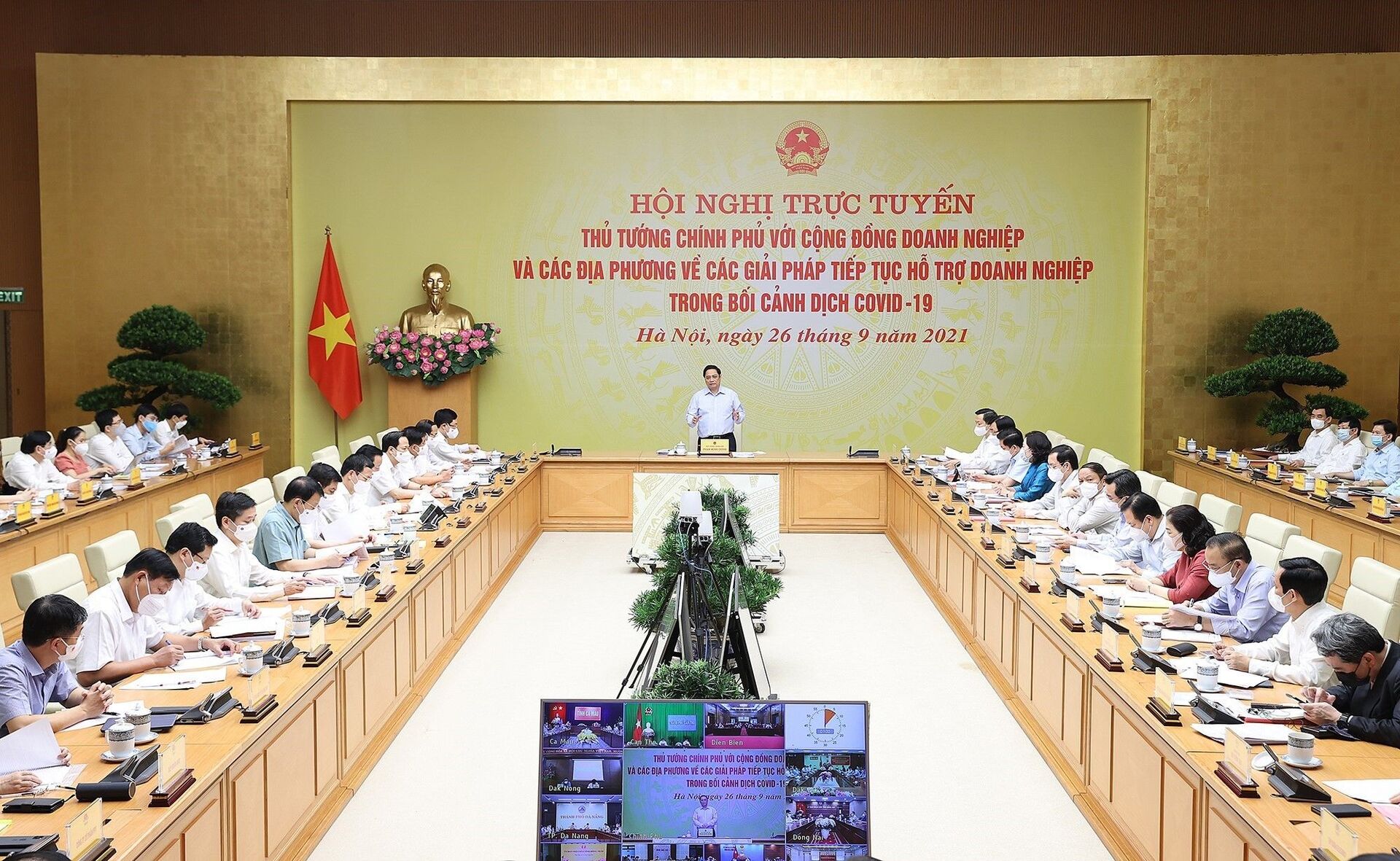Thủ tướng Phạm Minh Chính chủ trì Hội nghị bàn giải pháp hỗ trợ doanh nghiệp trong bối cảnh dịch COVID-19 - Sputnik Việt Nam, 1920, 05.10.2021