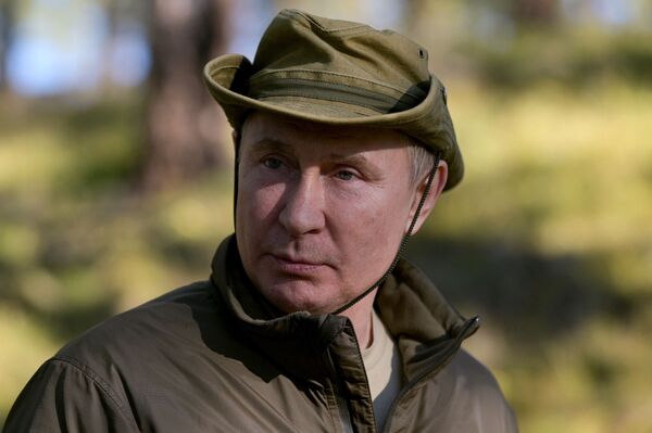 Trong thời gian kỳ nghỉ ở Siberia, Tổng thống Nga Vladimir Putin đã qua đêm giữa rừng taiga - Sputnik Việt Nam