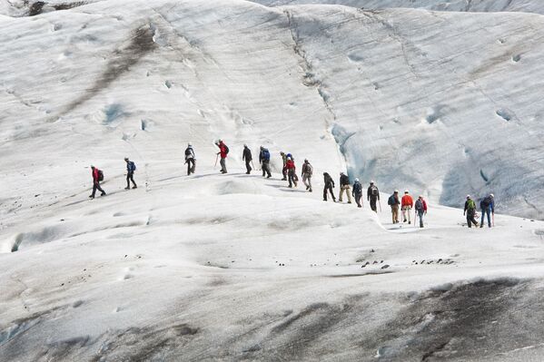 Các nhà leo núi trên sông băng Vatnajokall, Iceland - Sputnik Việt Nam