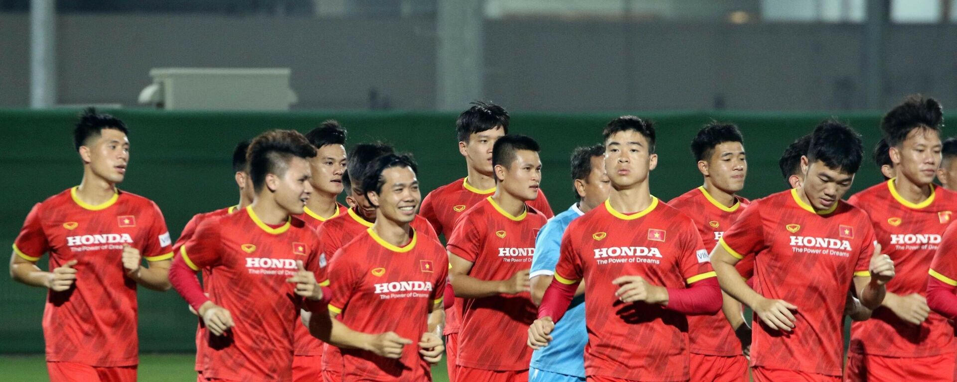 Vòng loại World Cup 2022: Đội tuyển Việt Nam tập buổi đầu tiên ở Sharjah - Sputnik Việt Nam, 1920, 22.10.2021