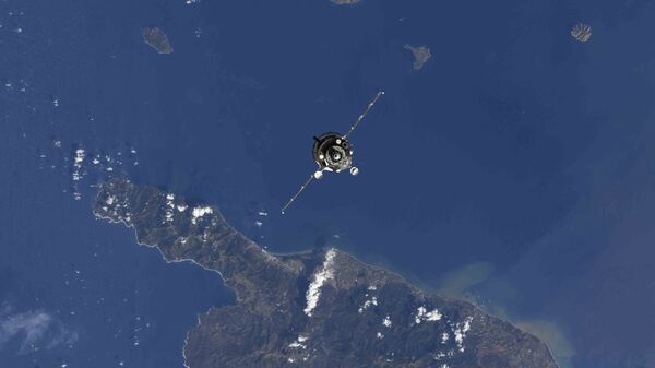 Lắp ghép tàu vũ trụ có người lái Soyuz MS-19 với ISS - Sputnik Việt Nam