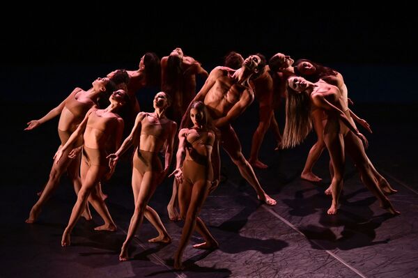 Nhóm vũ công vở ba lê &quot;Madina&quot; ttrên sân khấu nhà hát &quot;La Scala&quot; ở Milan, Ý - Sputnik Việt Nam