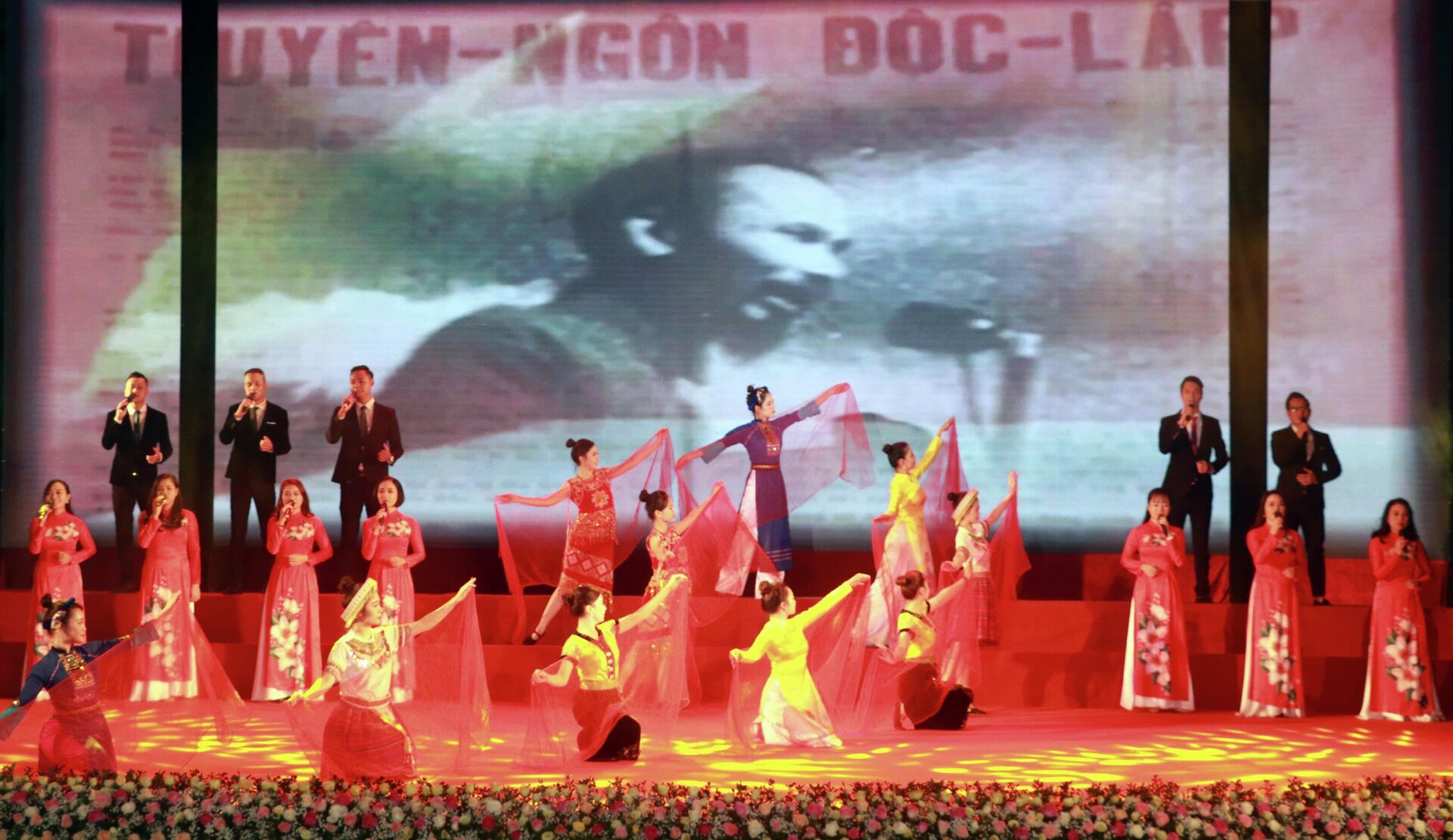 Biểu diễn văn nghệ chào mừng tại buổi lễ - Sputnik Việt Nam, 1920, 10.10.2021