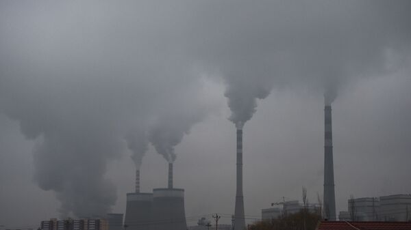 Khói bao trùm một nhà máy nhiệt điện sử dụng than ở tỉnh Sơn Tây, miền bắc Trung Quốc - Sputnik Việt Nam