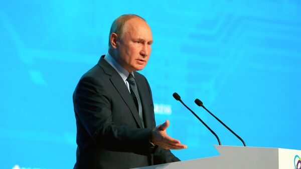 Tổng thống Nga V.Putin tham gia phiên họp toàn thể của  diễn đàn «Tuần lễ Năng lượng Nga». - Sputnik Việt Nam