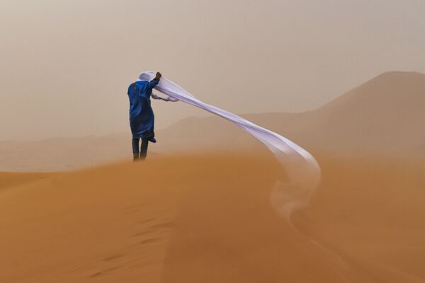 Sahara của nhiếp ảnh gia Úc Tom Total, giải 2 trong hạng mục Con người &amp; Thiên nhiên, The Nature Conservancy 2021 - Sputnik Việt Nam