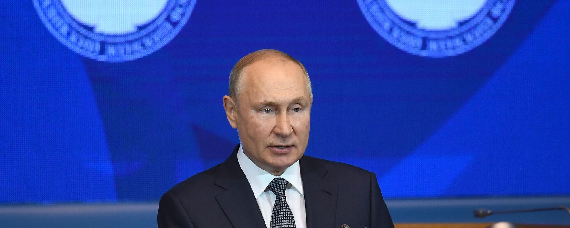 Tổng thống Nga Vladimir Putin phát biểu khai mạc Diễn đàn Phụ nữ Á-Âu lần thứ ba - Sputnik Việt Nam, 1920, 14.10.2021