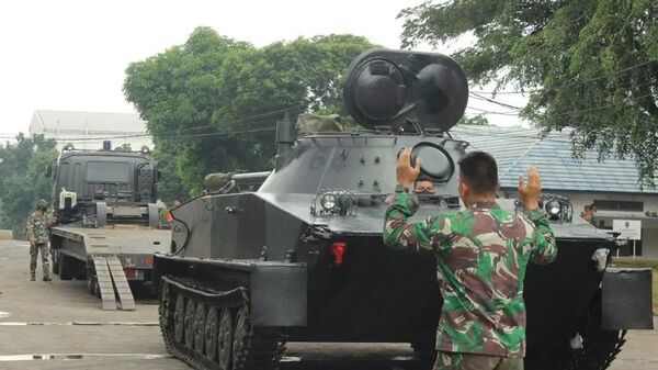 Xe tăng PT-76 trong cuộc tập trận của quân đội Indonesia - Sputnik Việt Nam