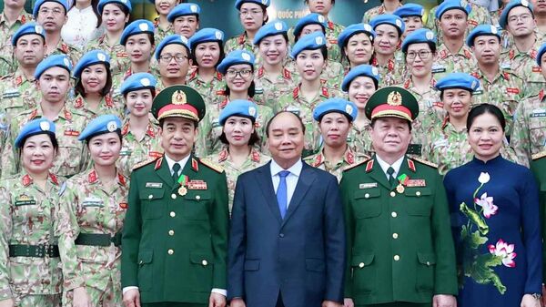 Chủ tịch nước Nguyễn Xuân Phúc dự Lễ tuyên dương các tập thể và cá nhân tham gia hoạt động gìn giữ hòa bình Liên hợp quốc - Sputnik Việt Nam