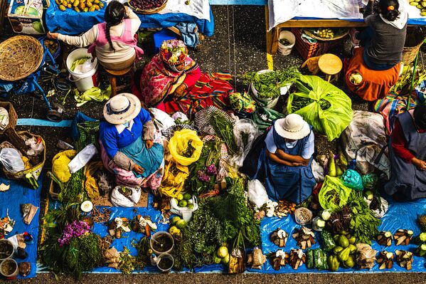 &quot;Thực phẩm tươi sống bán tại chợ ở Urubamba trong Thung lũng thiêng của Peru&quot; , nhiếp ảnh gia Karolina Wiercigroch, lọt vào vòng chung kết hạng mục THỰC PHẨM &amp; DU LỊCH, cuộc thi National Geographic Traveller Photography Competition 2021 - Sputnik Việt Nam
