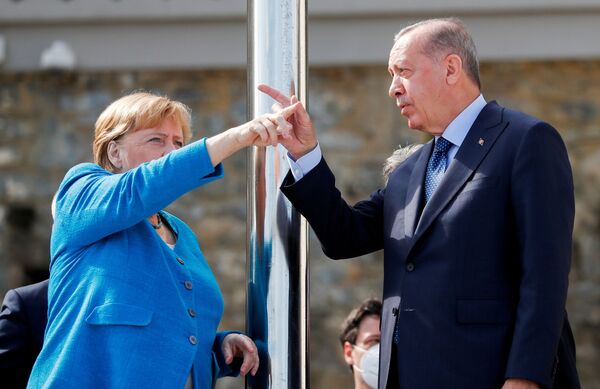 Tổng thống Thổ Nhĩ Kỳ Recep Tayyip Erdogan và Thủ tướng Đức Angela Merkel tại Istanbul, Thổ Nhĩ Kỳ - Sputnik Việt Nam