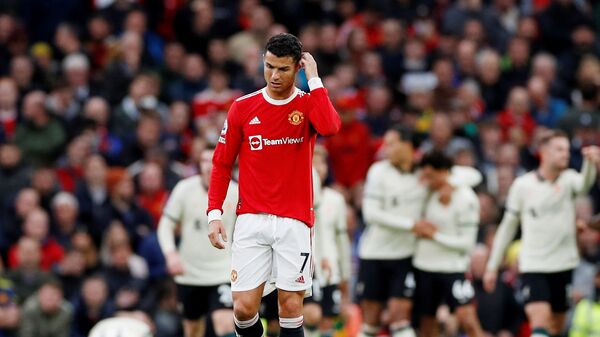 Cristiano Ronaldo trong trận Manchester United gặp Liverpool, sau khi cầu thủ Liverpool ghi bàn thắng thứ 3 - Sputnik Việt Nam