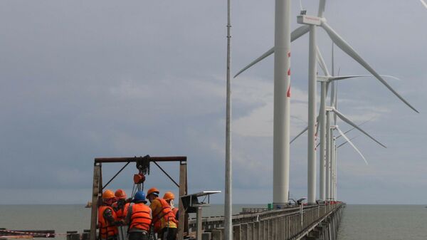 Các trụ điện gió của dự án đã được lắp đặt - Sputnik Việt Nam