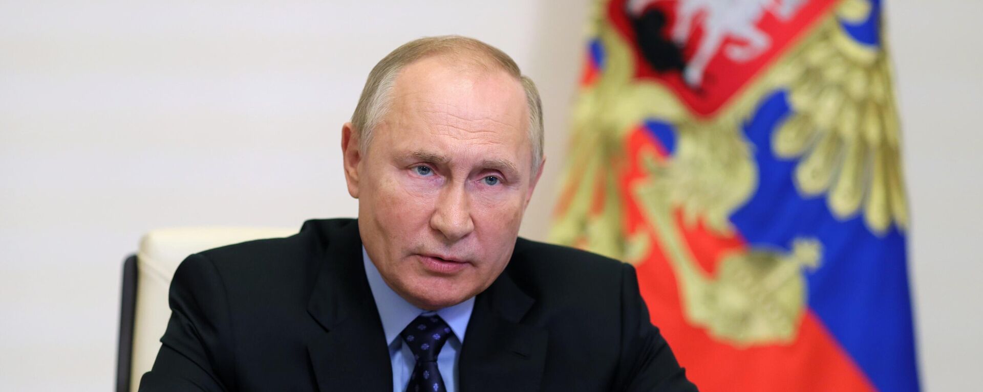 Tổng thống Nga Vladimir Putin chủ trì cuộc họp về phát triển tiềm năng tài nguyên của bán đảo Yamal - Sputnik Việt Nam, 1920, 28.10.2021