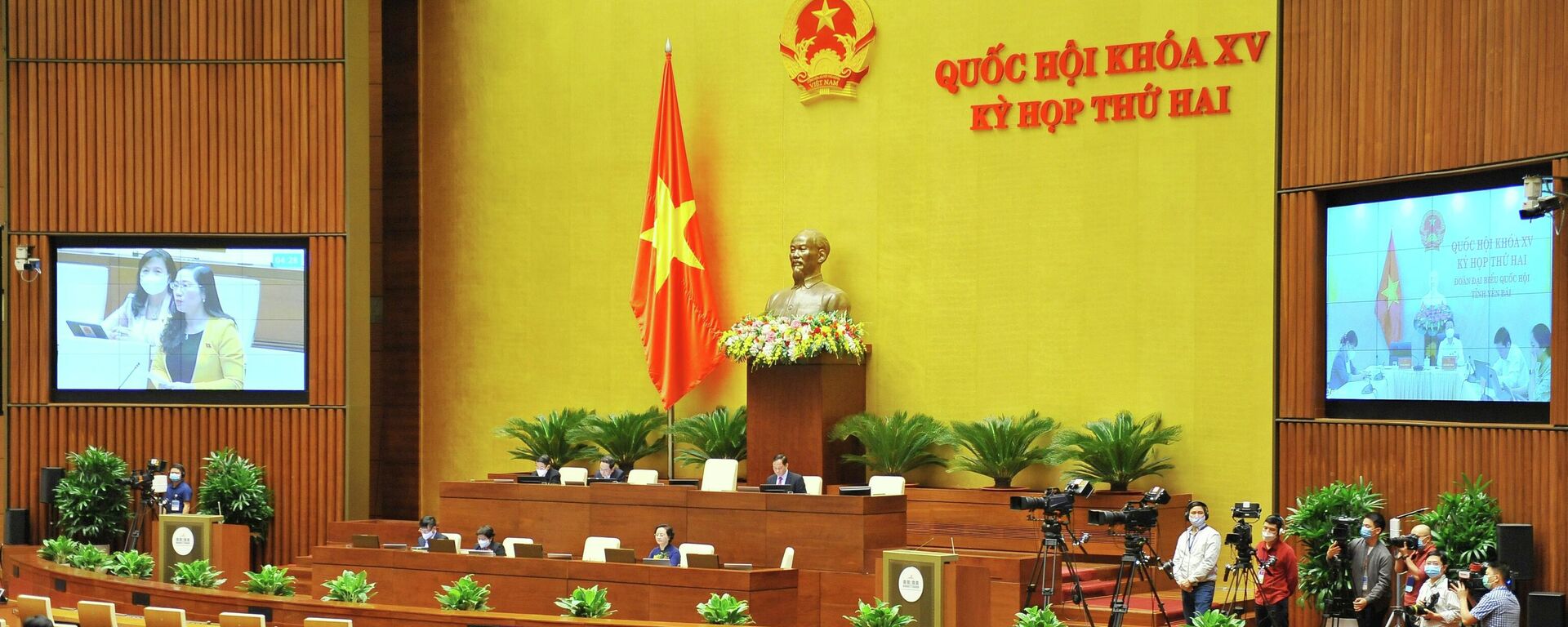 Kỳ họp thứ hai, Quốc hội khóa XV: Quốc hội thảo luận về dự án Luật Thi đua, khen thưởng (sửa đổi) - Sputnik Việt Nam, 1920, 28.10.2021
