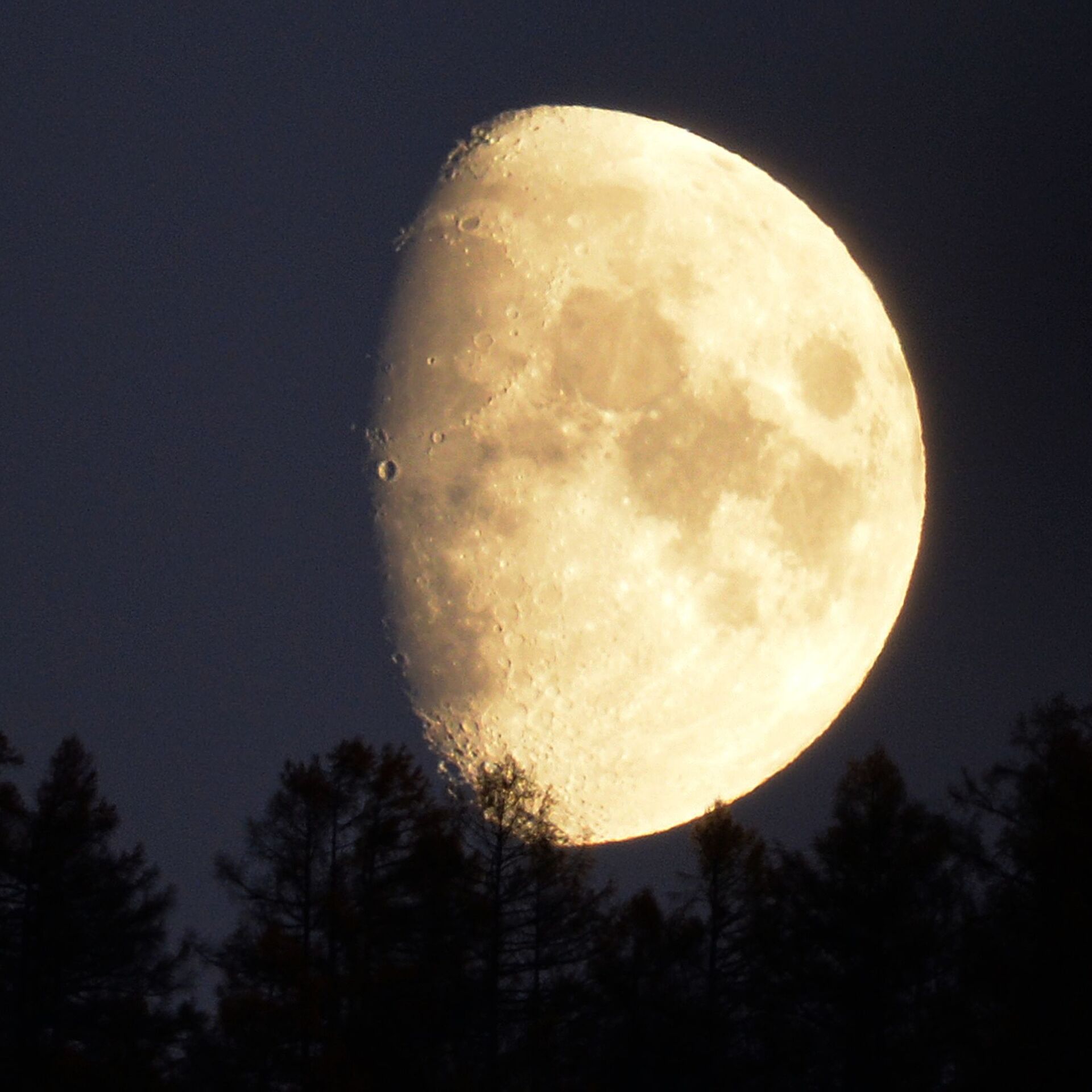 России луна сегодня. Суперлуние в 2021. Кровавая Луна 2021 суперлуние. Фото Луны. Фото земли с Луны.