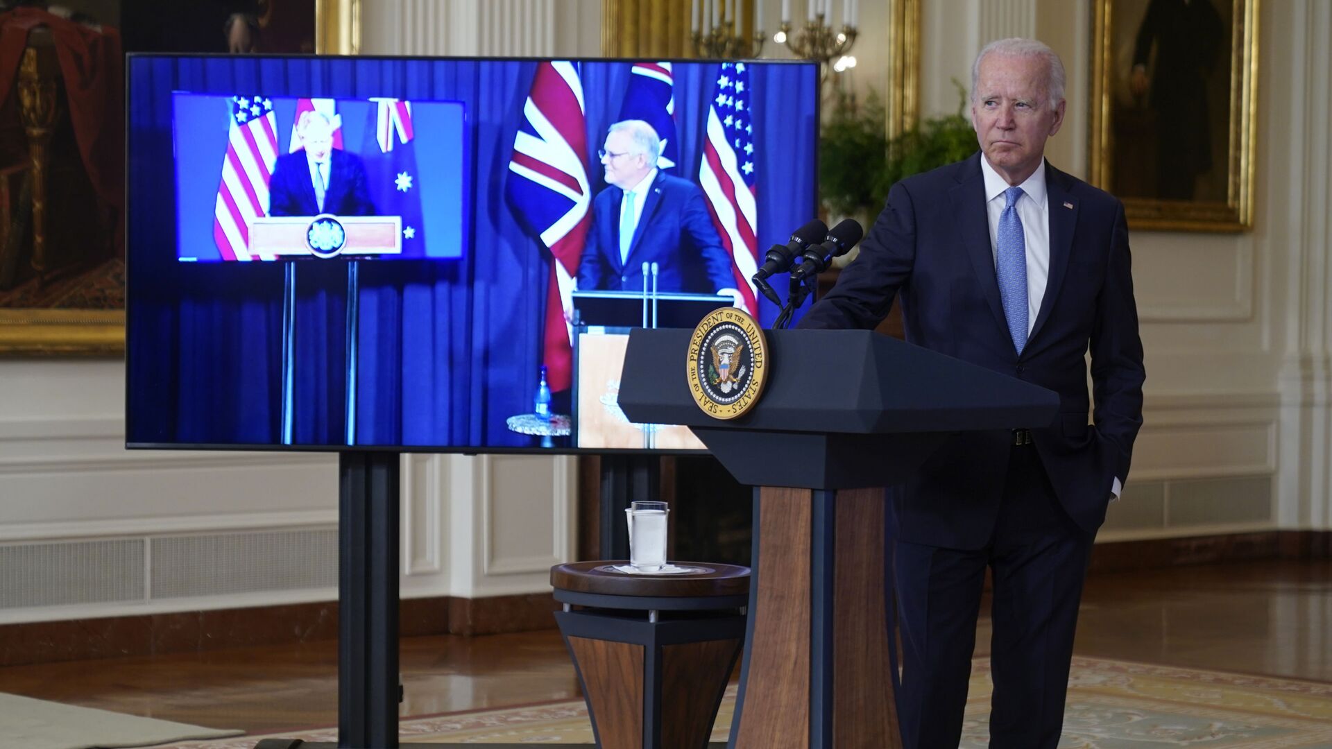 Tổng thống Joe Biden, Thủ tướng Úc Scott Morrison và Thủ tướng Anh Boris Johnson tại cuộc họp trực tuyến về sáng kiến ​​an ninh quốc gia mới của Hoa Kỳ hợp tác với Úc và Vương quốc Anh - Sputnik Việt Nam, 1920, 13.04.2022