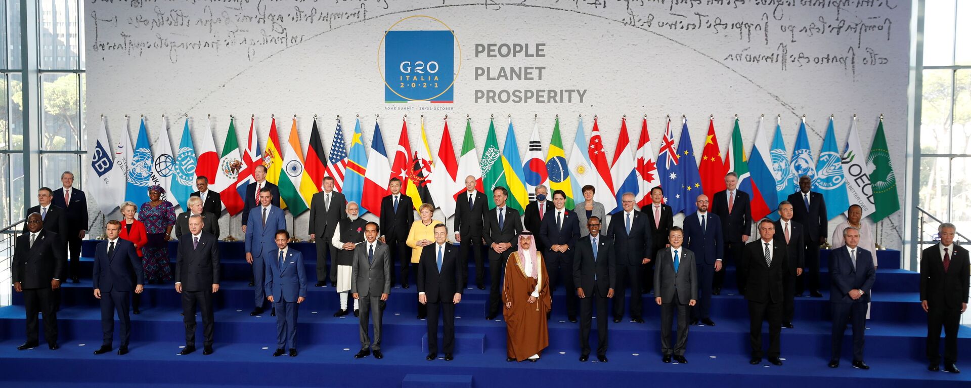 Các nguyên thủ quốc gia G20 tạo dáng trong buổi chụp ảnh chung tại hội nghị thượng đỉnh G20 ở Rome, Ý - Sputnik Việt Nam, 1920, 01.11.2021