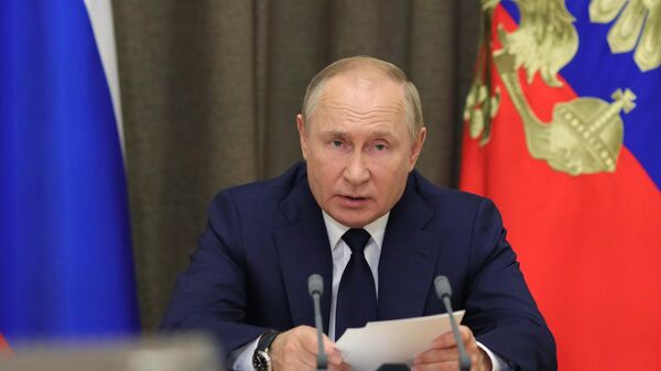 Tổng thống Liên bang Nga V.Putin tại cuộc họp với lãnh đạo Bộ Quốc phòng và đại diện ngành công nghiệp quốc phòng - Sputnik Việt Nam