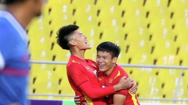 Các cầu thủ U23 Việt Nam ăn mừng bàn thắng mở tỉ số trận đấu - Sputnik Việt Nam