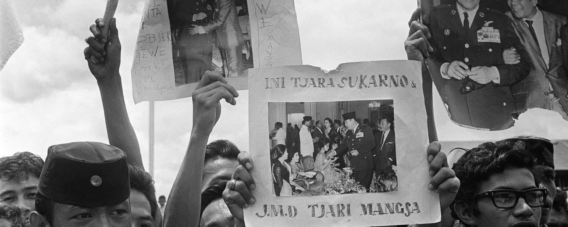 Sinh viên Indonesia biểu tình chống Tổng thống Sukarno, năm 1967 - Sputnik Việt Nam, 1920, 03.11.2021