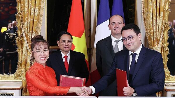 Thủ tướng Phạm Minh Chính và Thủ tướng Pháp Jean Castex chứng kiến lễ ký văn kiện hợp tác giữa hai nước - Sputnik Việt Nam