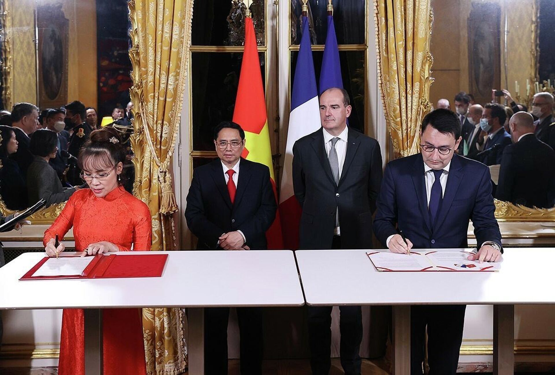 Thủ tướng Phạm Minh Chính và Thủ tướng Pháp Jean Castex chứng kiến lễ ký văn kiện hợp tác giữa hai nước - Sputnik Việt Nam, 1920, 04.11.2021
