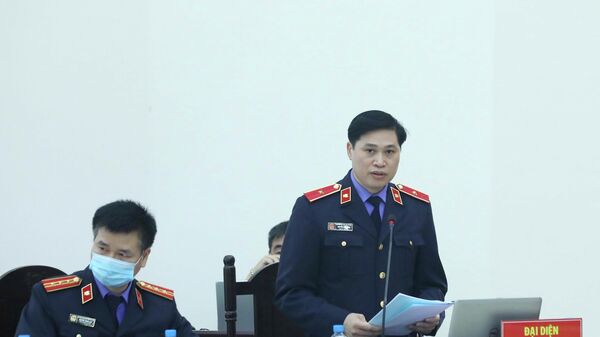 Đại diện Viện Kiểm sát đọc bản cáo trạng tại phiên tòa. - Sputnik Việt Nam