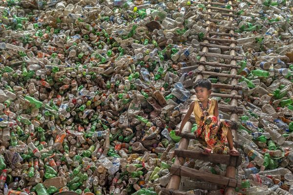 Ảnh «Môi trường trong nhựa» (2021) của Subrata Dey, lọt vào vòng chung kết của cuộc thi The Environmental Photographer of the Year 2021 - Sputnik Việt Nam