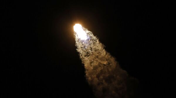 Tên lửa SpaceX Falcon 9 phóng từ Mũi Canaveral - Sputnik Việt Nam