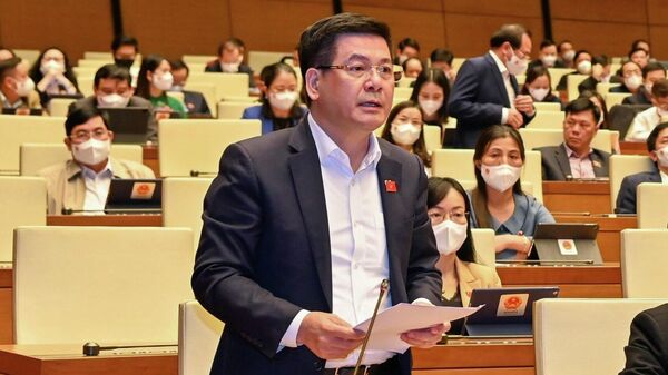 Bộ trưởng Bộ Công Thương Nguyễn Hồng Diên giải trình, làm rõ một số vấn đề đại biểu Quốc hội nêu - Sputnik Việt Nam