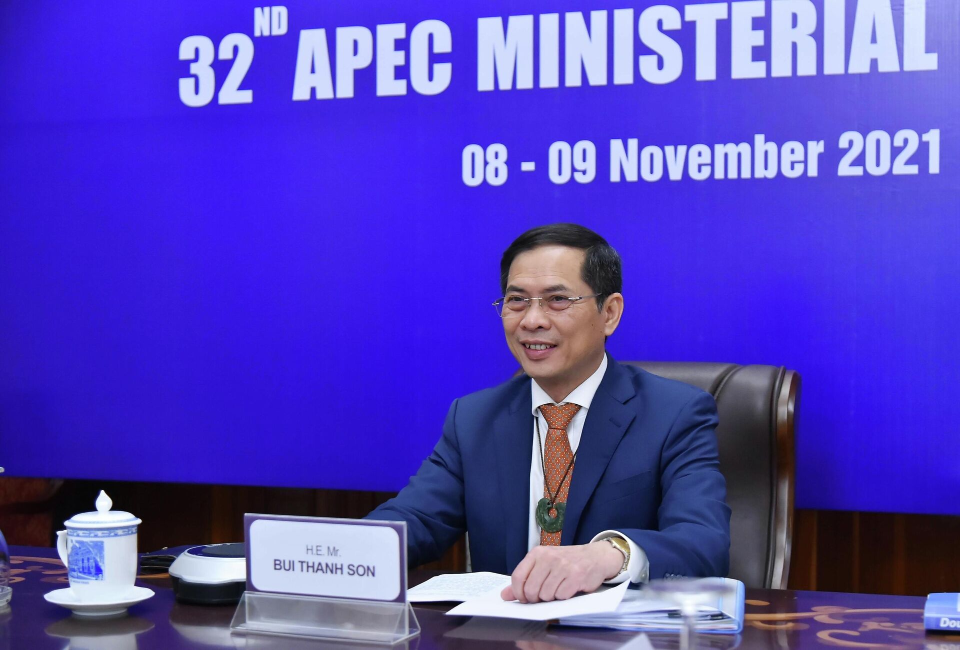Bộ trưởng Ngoại giao Bùi Thanh Sơn dự trực tuyến Hội nghị liên Bộ trưởng Ngoại giao - Kinh tế APEC lần thứ 32 - Sputnik Việt Nam, 1920, 21.12.2021