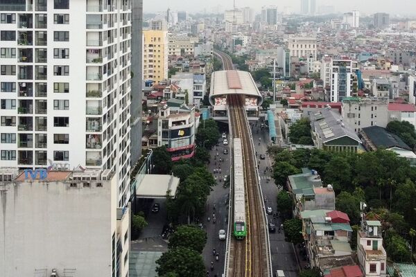 Tàu điện trên cao đầu tiên trong thành phố tại Hà Nội - Sputnik Việt Nam