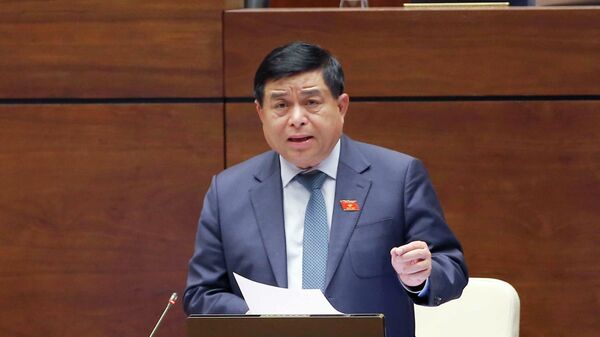 Bộ trưởng Bộ Kế hoạch và Đầu tư Nguyễn Chí Dũng trả lời nhóm vấn đề lĩnh vực kế hoạch và đầu tư - Sputnik Việt Nam