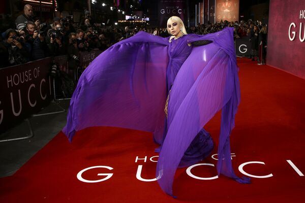 Nữ ca sĩ Lady Gaga trong lễ công chiếu thế giới bộ phim «Gucci House» ở London - Sputnik Việt Nam