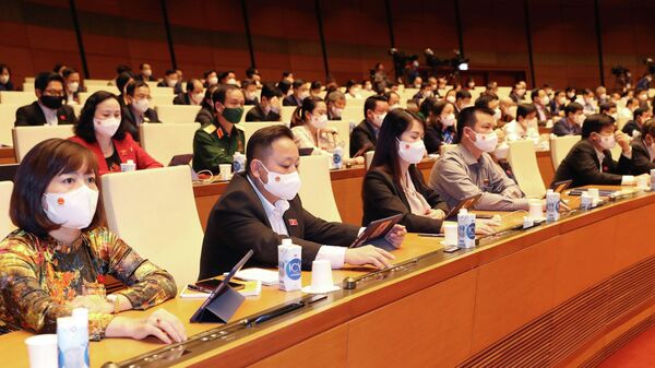 Các đại biểu Quốc hội biểu quyết thông qua Nghị quyết về Kế hoạch cơ cấu lại nền kinh tế giai đoạn 2021-2025 - Sputnik Việt Nam