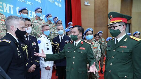Thượng tướng Hoàng Xuân Chiến, Thứ trưởng Bộ Quốc phòng và tùy viên quân sự các nước tại Việt Nam tại Lễ ra mắt - Sputnik Việt Nam