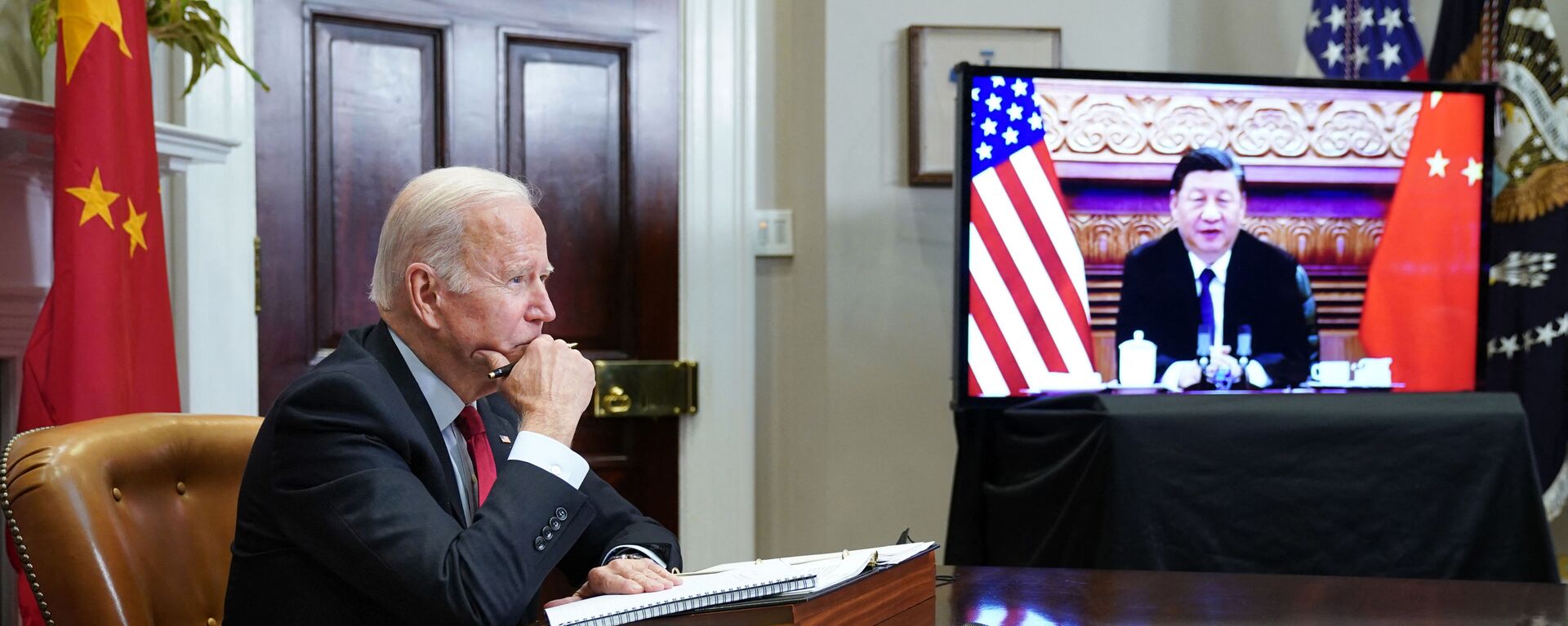 Tổng thống Mỹ Joe Biden trong cuộc gặp thượng đỉnh ảo với Chủ tịch Trung Quốc Tập Cận Bình - Sputnik Việt Nam, 1920, 17.11.2021