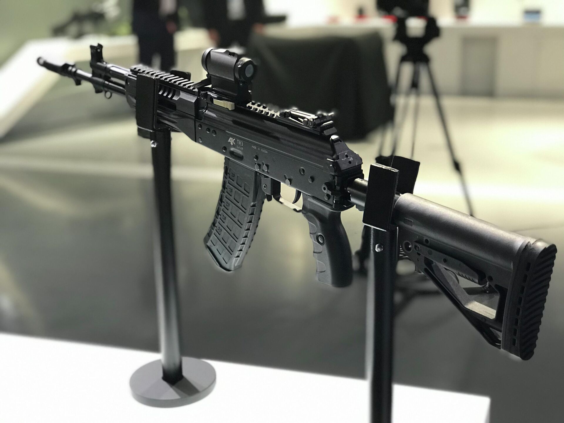 Kalashnikov giới thiệu phiên bản dân sự của súng trường tấn công AK-12 - Sputnik Việt Nam, 1920, 17.11.2021
